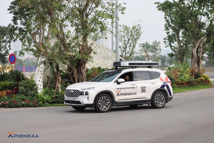 Robot taxi của Phenikaa-X.