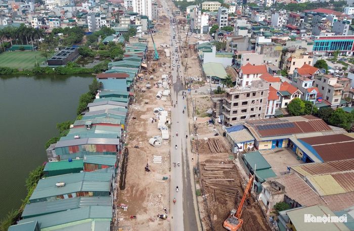 Nhà thầu cũng đề nghị các cơ quan chức năng, đơn vị quản lý hạ tầng sớm xử lý các vướng mắc liên quan đến hạ tầng ngầm, đường điện, tạo mặt bằng sạch để đẩy nhanh tiến độ thi công.