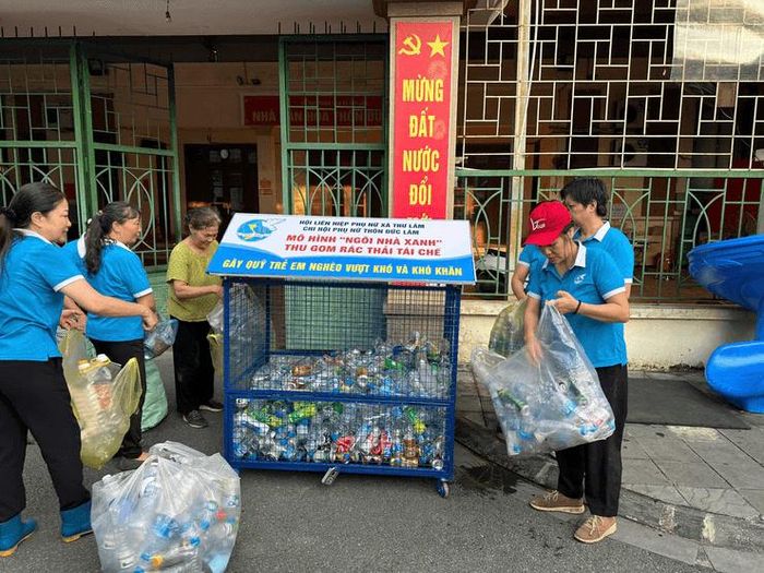 Chi hội Phụ nữ Đức Lâm duy trì mô hình "Ngôi nhà xanh", thu gom rác thải tái chế gắn với gây quỹ hỗ trợ trẻ em có hoàn cảnh khó khăn. Ảnh: TL