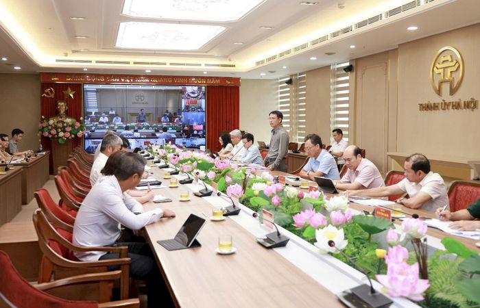 Phó Bí thư Thường trực Thành ủy Hà Nội Nguyễn Trọng Đông chủ trì hội nghị. Ảnh: Văn Tuyến