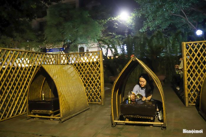 Tour đêm Văn Miếu được tổ chức vào thứ Tư, thứ Sáu, thứ Bảy và Chủ nhật hằng tuần, thường xuyên trong tình trạng cháy vé. Sản phẩm trở thành điểm nhấn của chuỗi hoạt động kinh tế đêm, thu hút du khách trong và ngoài nước. Qua đó, các giá trị văn hóa được “xuất khẩu tại chỗ”, góp phần nâng cao vị thế và sức mạnh mềm quốc gia.