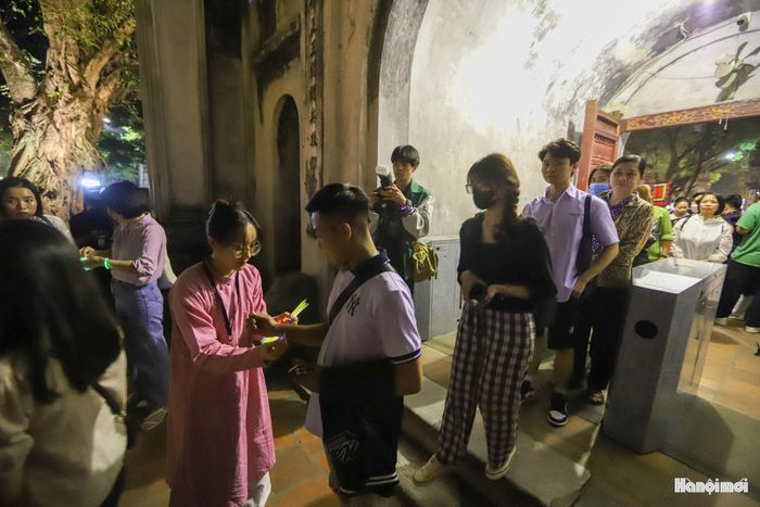 Chuyển đổi số trong quản lý và phục vụ du khách được ứng dụng đồng bộ ngay từ lối vào. Số hóa quy trình trải nghiệm vừa nâng cao chất lượng phục vụ, giảm thiểu thủ tục hành chính, vừa góp phần hiện thực hóa mục tiêu số hóa dữ liệu di sản quốc gia đặc biệt.