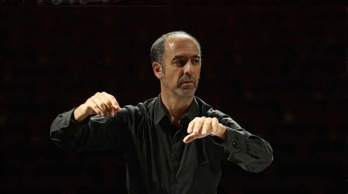 Nhạc trưởng người Italy Damiano Giuranna sẽ chỉ huy đêm nhạc.