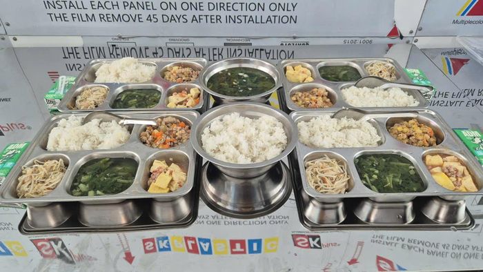 Suất ăn bán trú trưa 10-9 tại Trường Tiểu học Tân Lập. Ảnh: HL