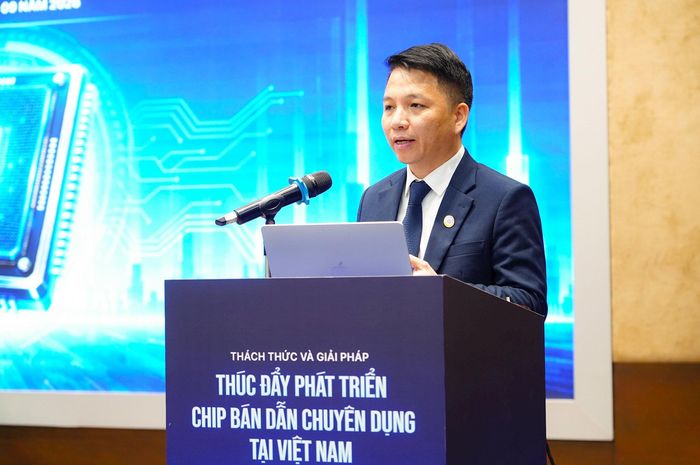 Giám đốc Trung tâm quốc gia hỗ trợ sản xuất thử chip bán dẫn Nguyễn Anh Tuấn phát biểu khai mạc. Ảnh: Truyền thông KHCN