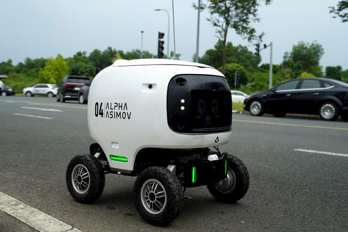 Trình diễn xe robot giao hàng bên lề sự kiện. Ảnh: N.M