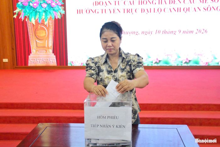 Đại biểu tham gia khảo sát, đóng góp ý kiến ngay tại hội nghị. Ảnh: Cao Kỳ
