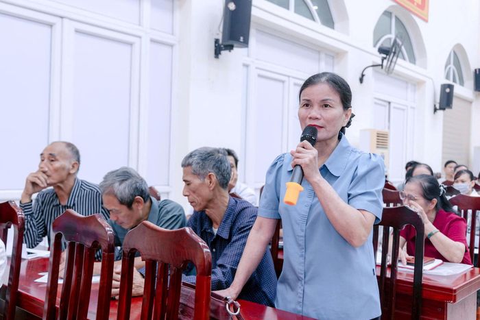 Các đại biểu thôn phát biểu ý kiến tại hội nghị. Ảnh: Cao Hồng