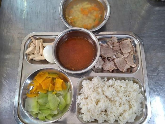 Các suất ăn đảm bảo đúng như thực đơn thông báo tới phụ huynh hàng ngày.