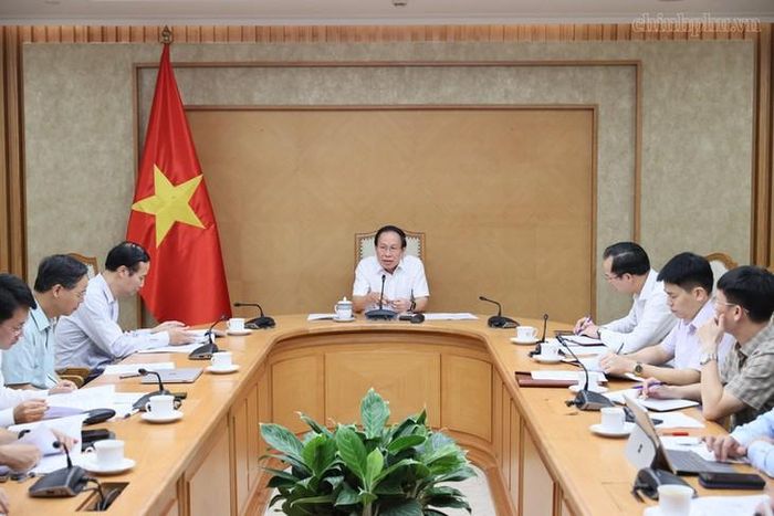 Phó Thủ tướng Lê Tiến Châu chủ trì cuộc họp về tình hình in, phát hành và cung ứng sách giáo khoa năm học 2026-2027. Ảnh: chinhphu.vn/Thu Sa