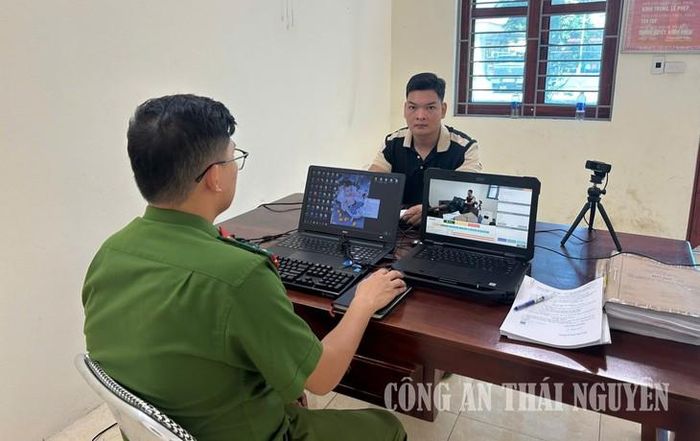 Cơ quan điều tra làm việc với đối tượng Triệu Văn Bắc. Ảnh: Công an tỉnh Thái Nguyên