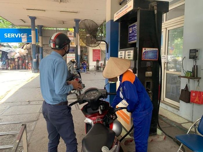 Giá xăng được điều chỉnh tăng trong kỳ điều hành 10/9. Ảnh: Nguyễn Khánh