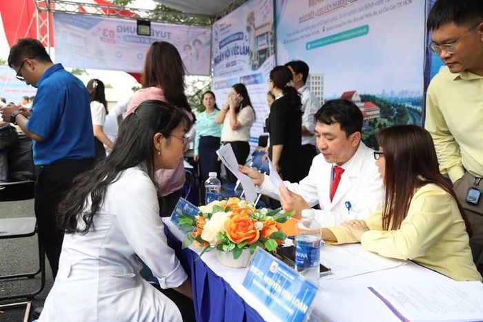 Gần 1000 ứng viên đăng ký tham dự Ngày hội việc làm ngành Y tế TPHCM lần thứ 4 năm 2026. Ảnh: P.Thương.