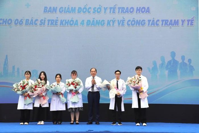 Khóa 4 có 21 bác sĩ chủ động đăng ký thực hành tại các trạm y tế. Ảnh: P.Thương.
