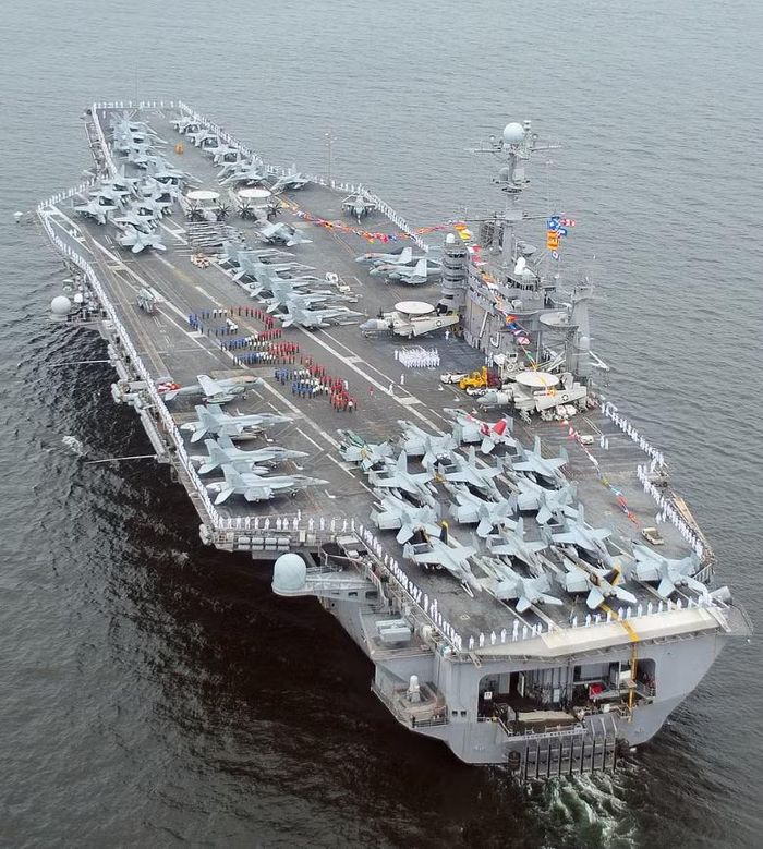 USS Gerald R. Ford đã hoạt động trên biển tổng cộng 326 ngày, đánh dấu đợt triển khai dài nhất của một tàu chiến Mỹ kể từ sau Chiến tranh Lạnh.