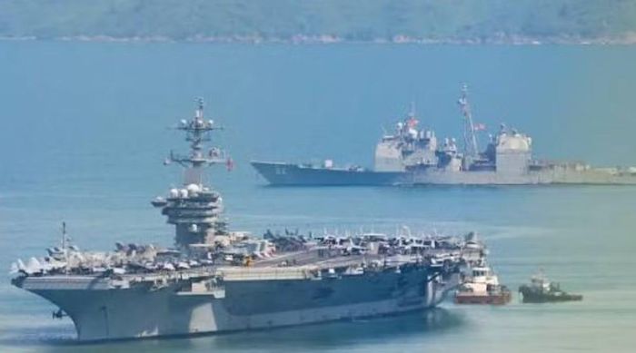 USS Abraham Lincoln và USS Gerald R. Ford đều từng trải qua các đợt triển khai dài ngày tại khu vực để hỗ trợ chiến dịch tấn công Iran.