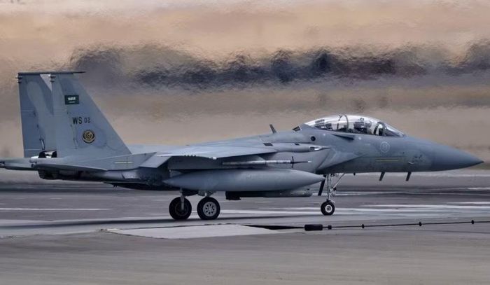 Nhờ đó, F-15E có thể vừa thực hiện nhiệm vụ tập kích mục tiêu mặt đất, vừa tự bảo vệ trước máy bay đối phương.