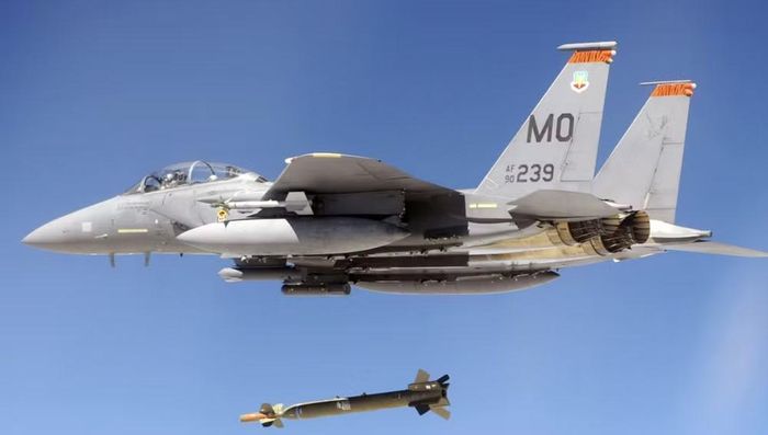 Tuy nhiên, Reuters dẫn thông tin từ CBS News cho biết những chiếc F-15 này chỉ bị hư hại nhẹ và đã được đưa trở lại hoạt động.