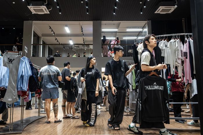 11 Garmentory thu hút lượng lớn khách hàng trong nước và du khách quốc tế đến mua sắm. Ảnh: Khương Nguyễn.