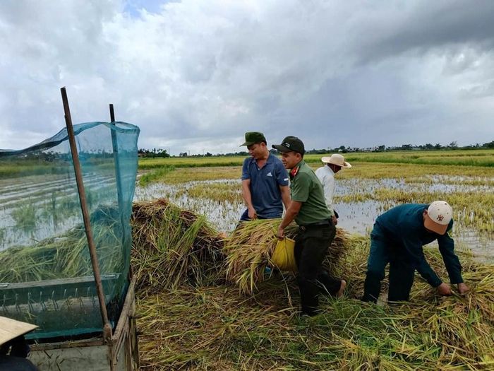 Sự có mặt kịp thời của cán bộ, chiến sĩ góp phần giảm thiệt hại cho người dân