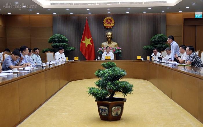 Các đại biểu tham dự phát biểu ý kiến - Ảnh: chinhphu.vn/Phương Nguyên