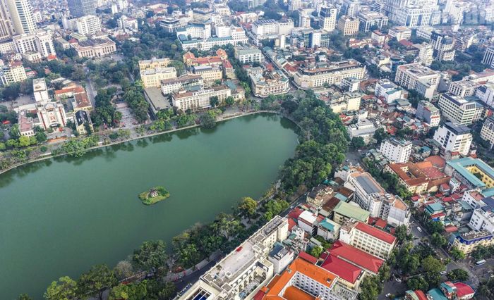 Trụ sở Hội đồng nhân dân và Ủy ban nhân dân thành phố Hà Nội hiện hữu bên đường Đinh Tiên Hoàng là những công trình thuộc diện nghiên cứu hạ giải để tổ chức lại mặt bằng. (Ảnh: THÀNH ĐẠT)
