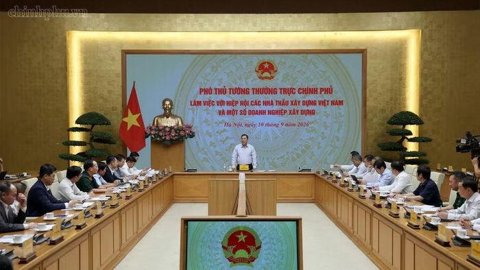 Phó Thủ tướng Thường trực Phạm Gia Túc làm việc với Hiệp hội Các nhà thầu xây dựng Việt Nam và một số doanh nghiệp xây dựng. (Ảnh: chinhphu.vn/PHƯƠNG NGUYÊN)