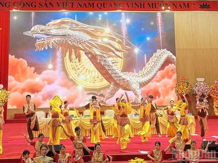 Tiết mục văn nghệ chào mừng Đại hội. (Ảnh: THANH SƠN)