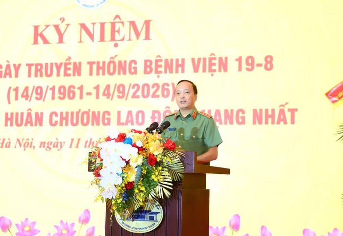 Thượng tướng Đặng Hồng Đức, Ủy viên Trung ương Đảng, Thứ trưởng Công an đánh giá cao các thành tựu trong khám, chữa bệnh của Bệnh viện 19-8.
