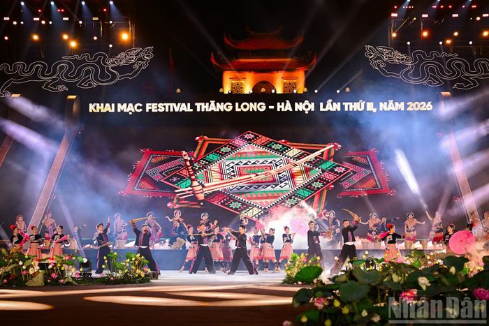  Đặc biệt, lần đầu tiên, Festival có sự tham gia của nghệ sĩ, diễn viên đến từ Thành phố Hồ Chí Minh, thành phố Huế, tỉnh Điện Biên, tỉnh Đắk Lắk và các đoàn nghệ thuật, nhóm nhạc truyền thống quốc tế đến từ Hàn Quốc, Nhật Bản, Ấn Độ. Sự tham gia đa dạng này góp phần tạo không gian giao lưu văn hóa, kết nối các giá trị truyền thống với tinh thần sáng tạo, đồng thời mở rộng sự kết nối của Hà Nội với các địa phương trong nước và bạn bè quốc tế. 