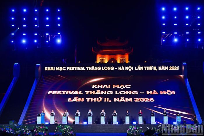  Các đồng chí Lãnh đạo Đảng, Nhà nước và Thành phố Hà Nội nhấn nút khai mạc Festival Thăng Long-Hà Nội lần thứ II, năm 2026. 