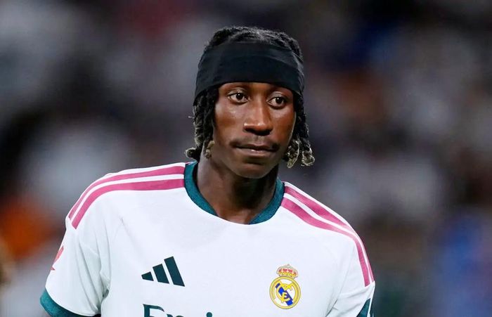 Yan Diomande chưa có mặt trong đội hình xuất phát của Real Madrid. Ảnh: Lecturas 