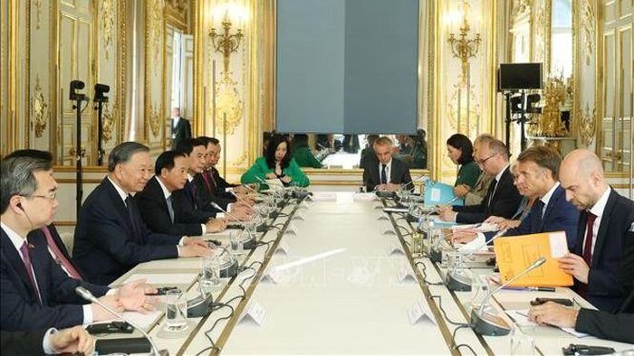 Tổng Bí thư, Chủ tịch nước Tô Lâm và Tổng thống Cộng hòa Pháp Emmanuel Macron hội đàm. Ảnh: TTXVN
