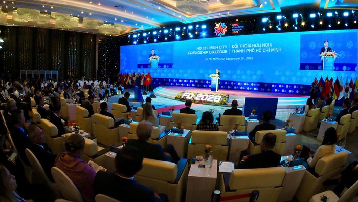  Toàn cảnh hội nghị Thị trưởng - hoạt động trọng tâm trong sự kiện FD 26. Ảnh: HOÀNG HÙNG 