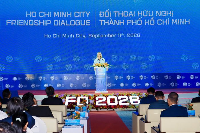  Bà Olga Popelnukha, Thứ trưởng Bộ Phát triển Kinh tế vùng Rostov, Liên bang Nga. Ảnh: HOÀNG HÙNG 
