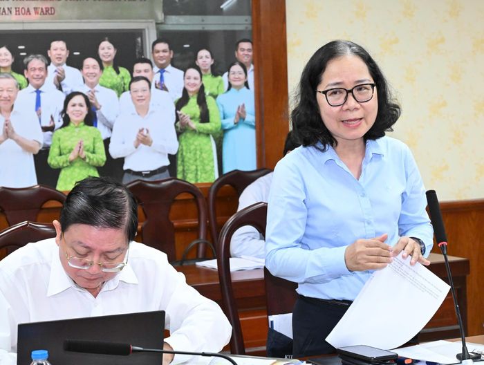  Phó Trưởng ban Thường trực Ban Tổ chức Thành ủy TPHCM Thái Thị Bích Liên trao đổi tại buổi làm việc Ảnh: VIỆT DŨNG. 