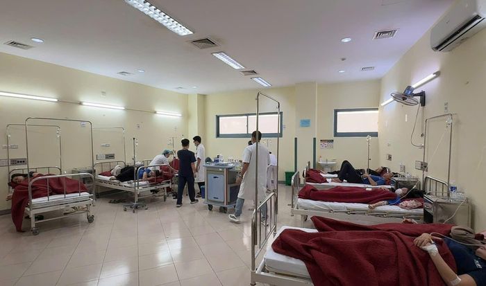  Nhiều công nhân nhập viện do nghi ngộ độc thực phẩm 