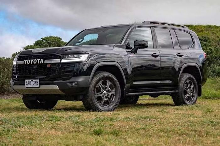 Toyota Land Cruiser quá hot, hãng ra mắt khóa chống trộm giá 30 triệu đồng.