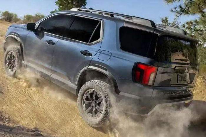 Honda Passport TrailSport 2027 vẫn sử dụng động cơ xăng V6 3.5L J35Y8 hút khí tự nhiên, cho công suất 285 mã lực, kết hợp hộp số tự động 10 cấp và hệ dẫn động 4 bánh.