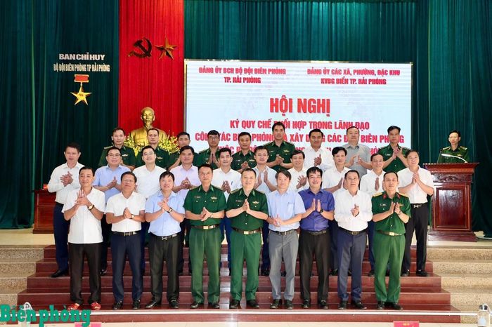 Các đại biểu dự hội nghị chụp ảnh lưu niệm. Ảnh: Nguyễn Khánh