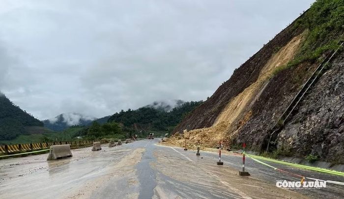 Chủ động ứng phó với mưa lớn, sạt lở và ngập úng gây hư hại hạ tầng đường bộ. Ảnh minh họa.
