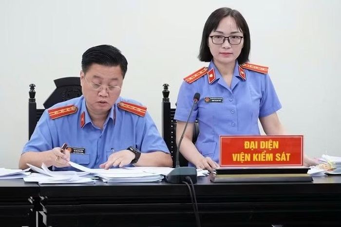 Đại diện Viện kiểm sát giữ quyền công tố tại phiên tòa. Ảnh: Giang Long