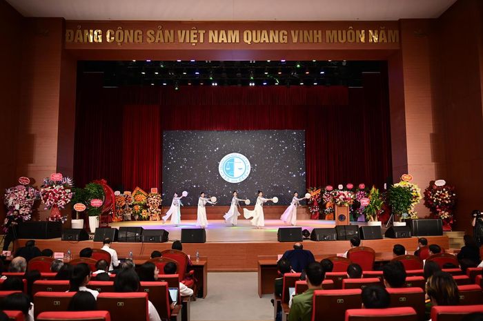 Toàn cảnh buổi lễ.