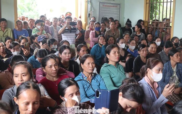 Nhiều phụ huynh đã trình bày ý kiến, trăn trở về khoảng cách địa lý giữa điểm trường cũ và mới.