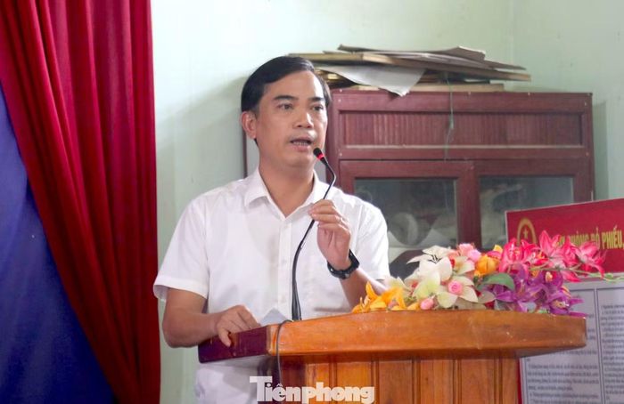 Ông Nguyễn Văn Khoa - Giám đốc Sở GD&ĐT Nghệ An giải thích về chủ trương chuyển học sinh từ điểm lẻ về học tập trung.