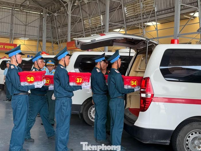 Các mẫu sinh phẩm được vận chuyển về Viện Hàn lâm Khoa học Việt Nam và Viện Pháp y Quân đội để tiếp tục thực hiện công tác giám định ADN.