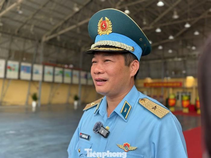 Thiếu tướng Nguyễn Huy Tuấn - Phó Chính ủy Quân chủng PK-KQ thông tin về chuyến bay đặc biệt.