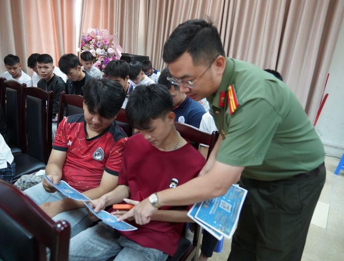 Công an Thanh Hóa tuyên truyền cho học sinh, sinh viên các thủ đoạn lừa đảo trên mạng