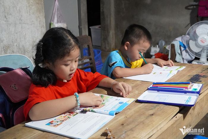 Hai con cô Hiền mong mẹ khoẻ mạnh, sớm trở về nhà.