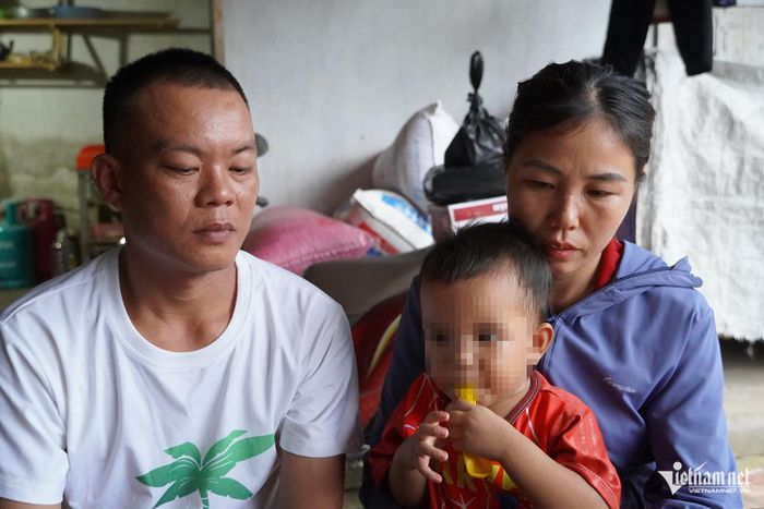 Với vợ chồng anh Toàn, cô Hoàng Thị Hiền như người mẹ thứ hai đã sinh ra H.